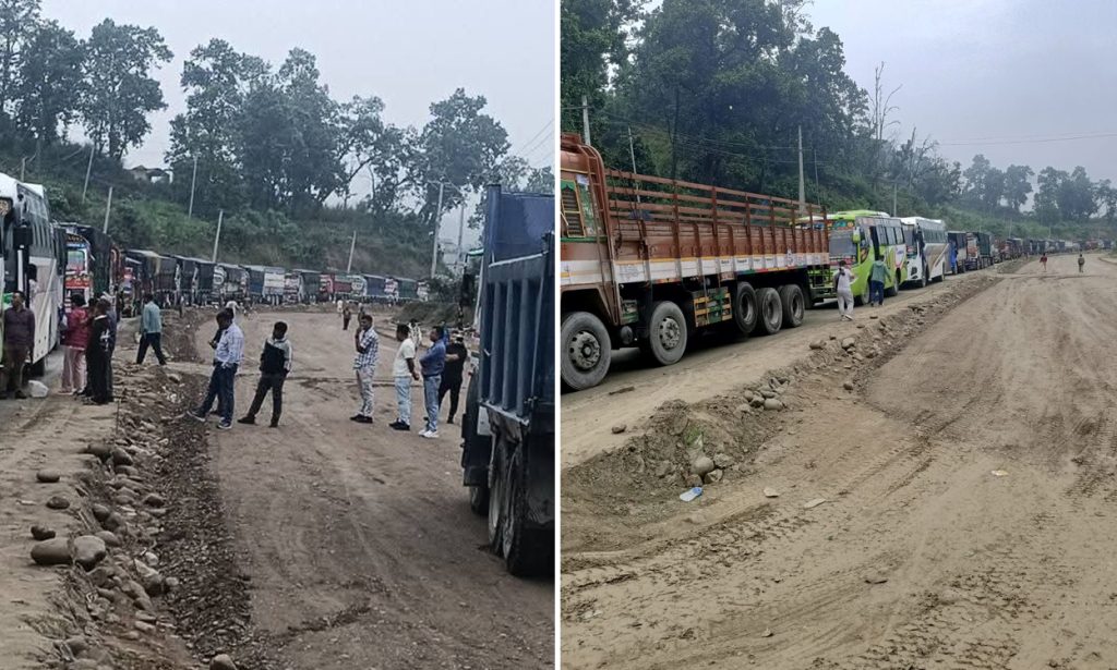 लगातार वर्षापछि दाउन्ने खण्ड अवरुद्ध, सवारीसाधन रोकिए