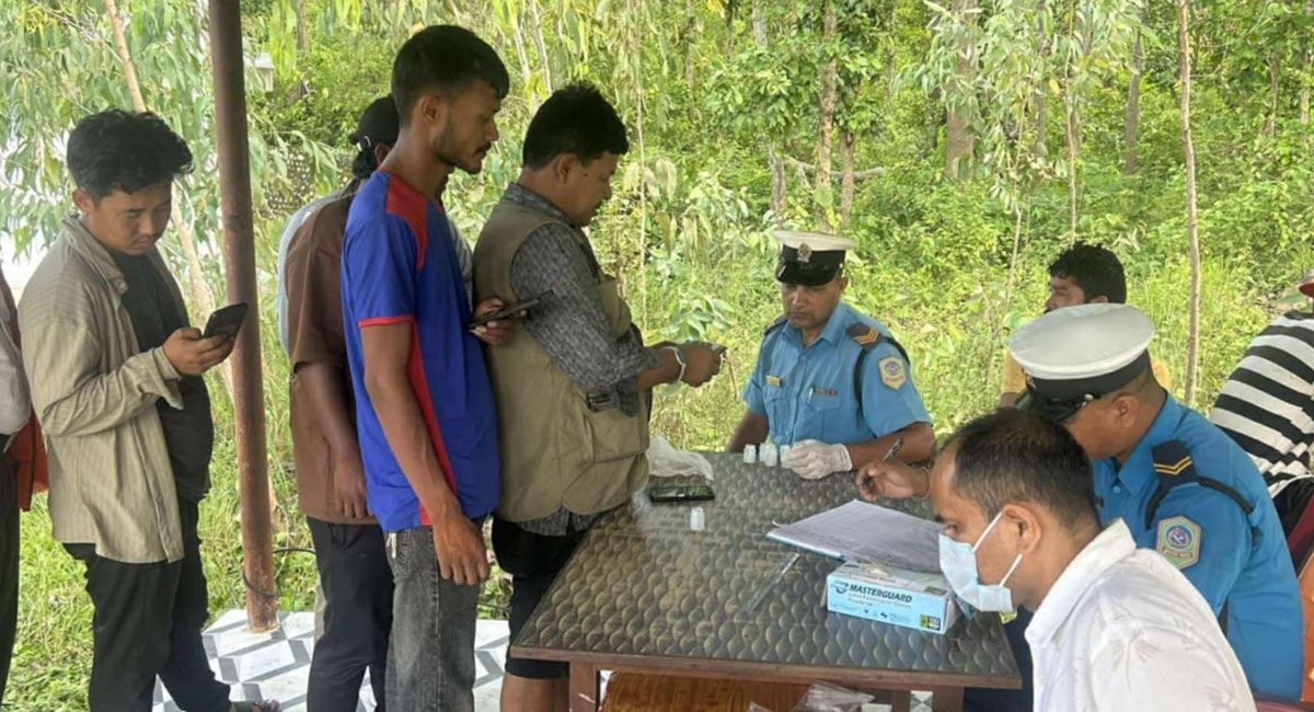 सिन्धुलीमा लागुऔषध सेवन गरेर गाडी चलाउने ६ चालक पक्राउ, ७४ सवारीसाधनको परीक्षण