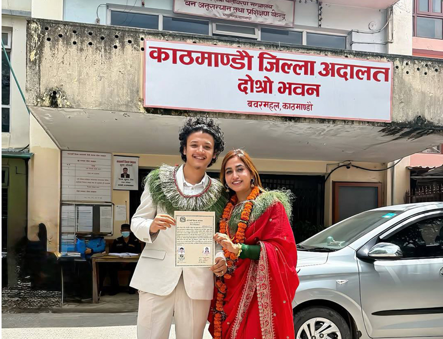 टिकटक जोडी एलिजे जमाली र आयुष सिंह ठकुरीले गरे कानुनी विवाह