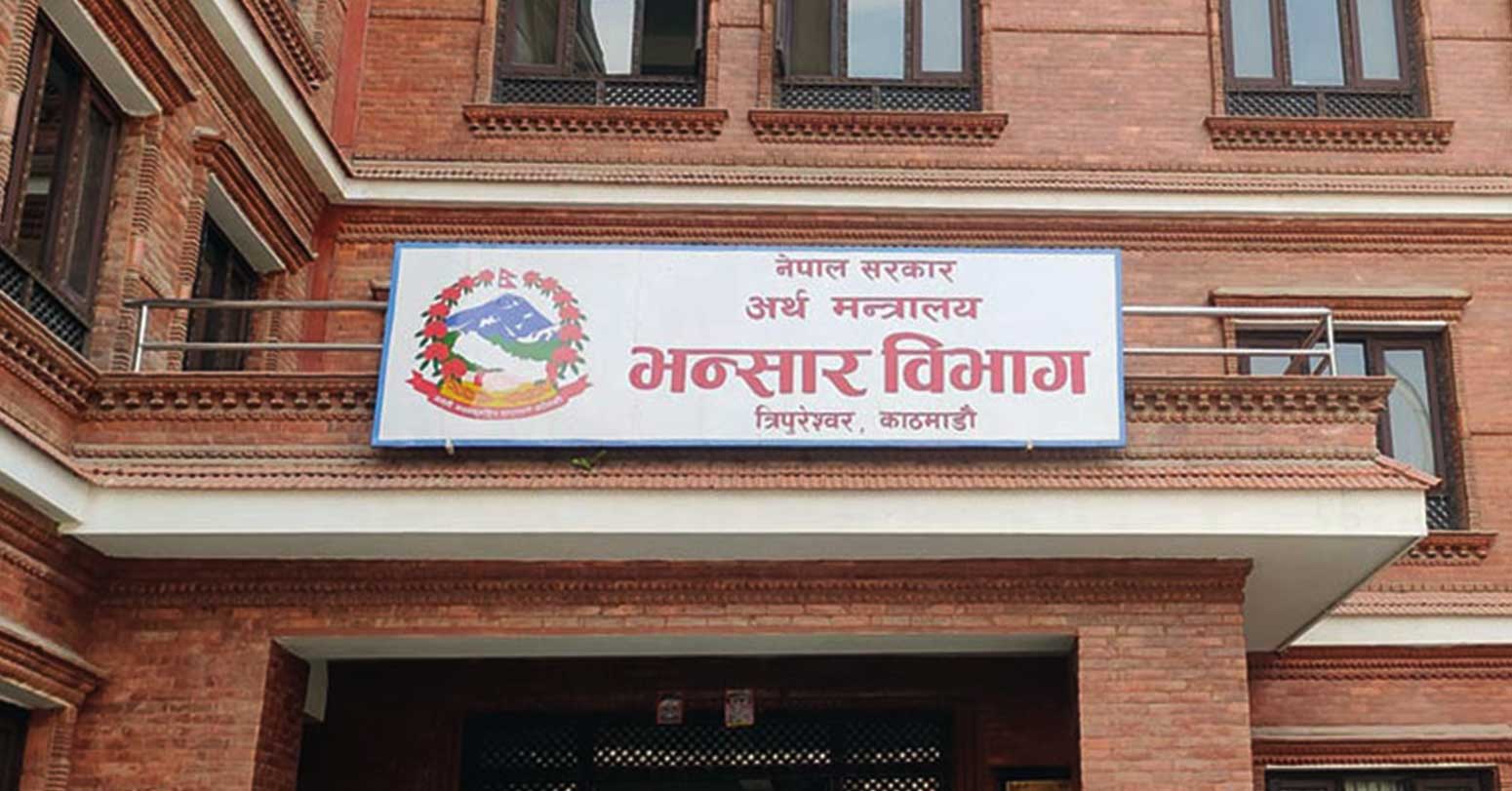 नेपालमा एक वर्षमै सवारीसाधन र पार्टपुर्जा आयातमा १ खर्बभन्दा बढी रकम विदेशियो