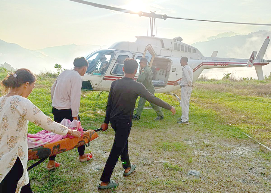 काभ्रेको महाभारत गाउँपालिकामा दुई महिलाको हेलिकप्टरमार्फत उद्धार