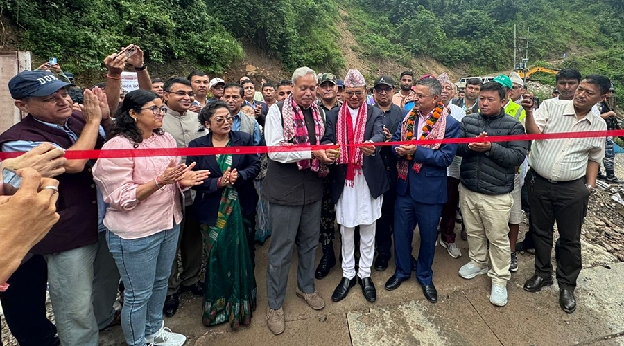 ‘जनै हराएको मान्छे : सम्बन्धका धागाहरू’ प्रिमियरमा दर्शक भावुक