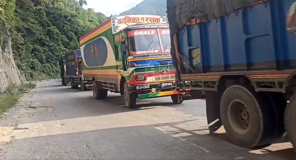 नागढुंगा–मुग्लिन सडक १० घण्टापछि दुईतर्फी सञ्चालनमा